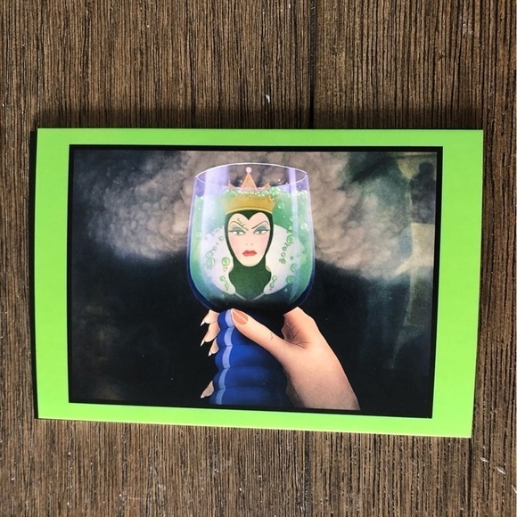 Disney Villains Postcards: Snow White: Evil Queen 8 pack. - Picture 5 of 9